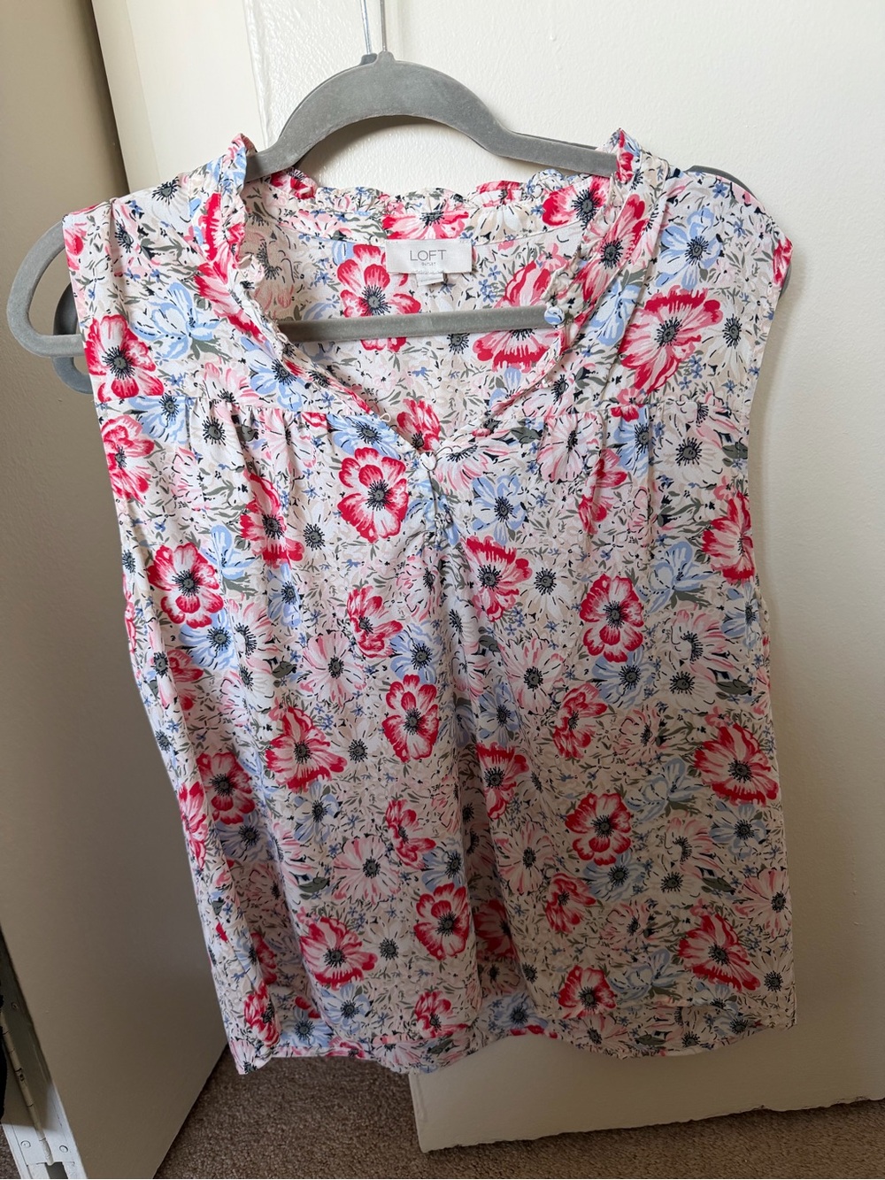 LOFT Sleeveless Floral Blouse in White with Pink & Light Blue Flowers